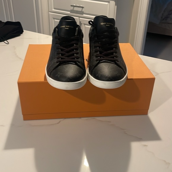 Louie Vuitton sneakers - Picture 3 of 4